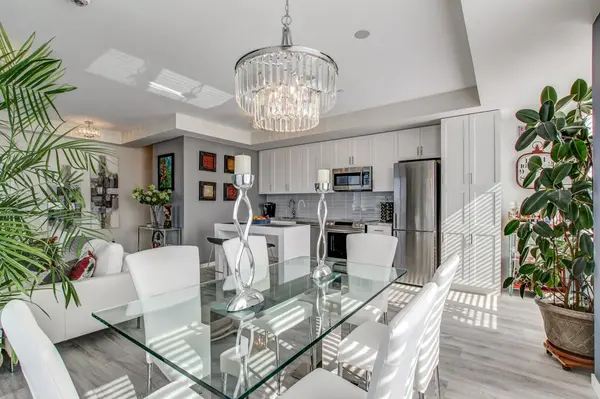 300 Alex Gardner Cir #64, Aurora, ON L4G 3G5