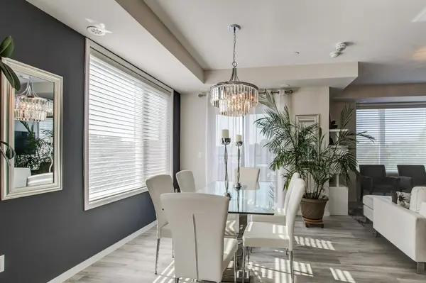 300 Alex Gardner Cir #64, Aurora, ON L4G 3G5