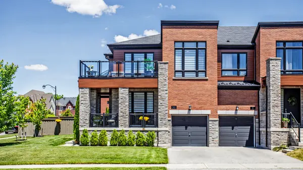 241 Holladay Dr, Aurora, ON L4G 0Z4