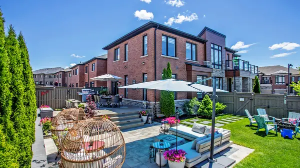 241 Holladay Dr, Aurora, ON L4G 0Z4