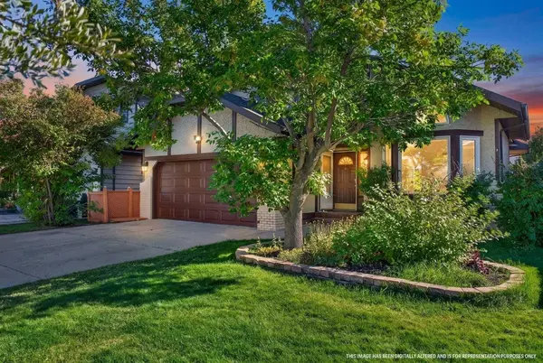 19 Edgepark Rise NW, Calgary, AB T3A 4E7