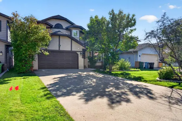 19 Edgepark Rise NW, Calgary, AB T3A 4E7