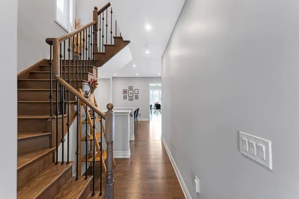 33 Mondial CRES, East Gwillimbury, ON L9N 0S1