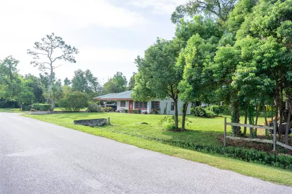 2306 GREENLEAF DR, Orlando, FL 32810