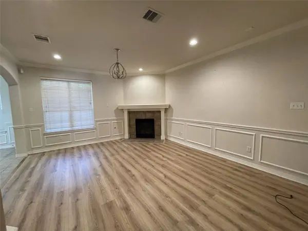 6410 E Linpar CT, Houston, TX 77040