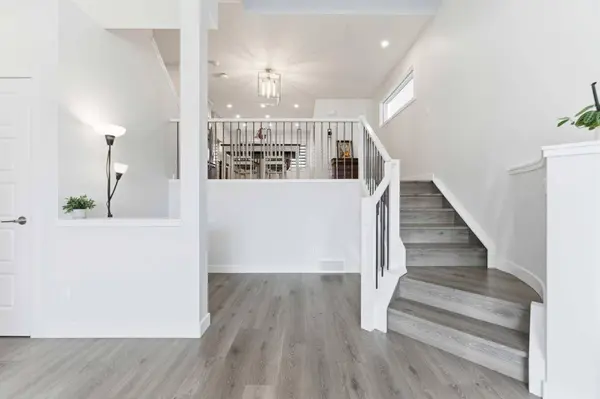 99 Aquila WAY NW, Calgary, AB T3R1Z7