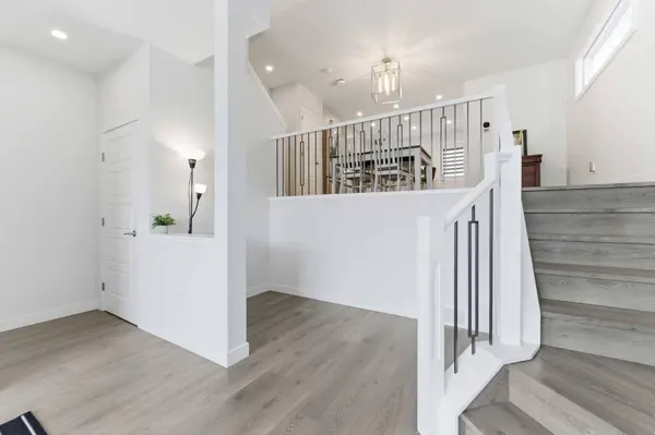 99 Aquila WAY NW, Calgary, AB T3R1Z7