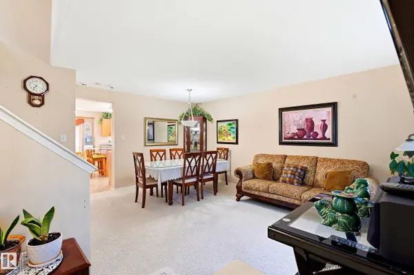 2806 31 ST NW NW, Edmonton, AB T6T 1V1