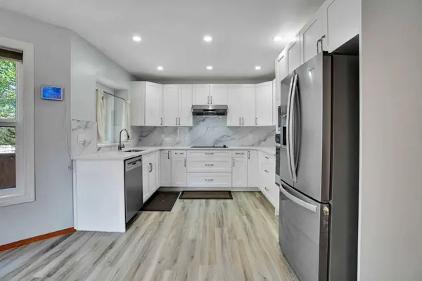 16 Sun Harbour CRES SE, Calgary, AB T2X3B1