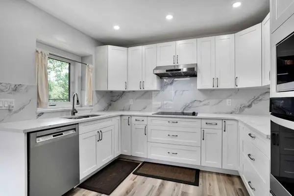 16 Sun Harbour CRES SE, Calgary, AB T2X3B1