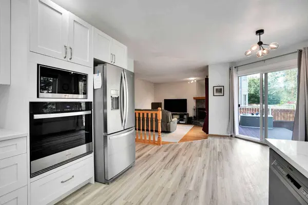 16 Sun Harbour CRES SE, Calgary, AB T2X3B1