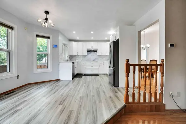 16 Sun Harbour CRES SE, Calgary, AB T2X3B1