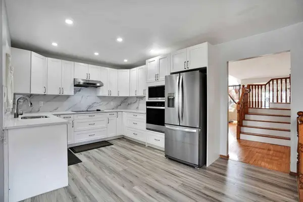 16 Sun Harbour CRES SE, Calgary, AB T2X3B1