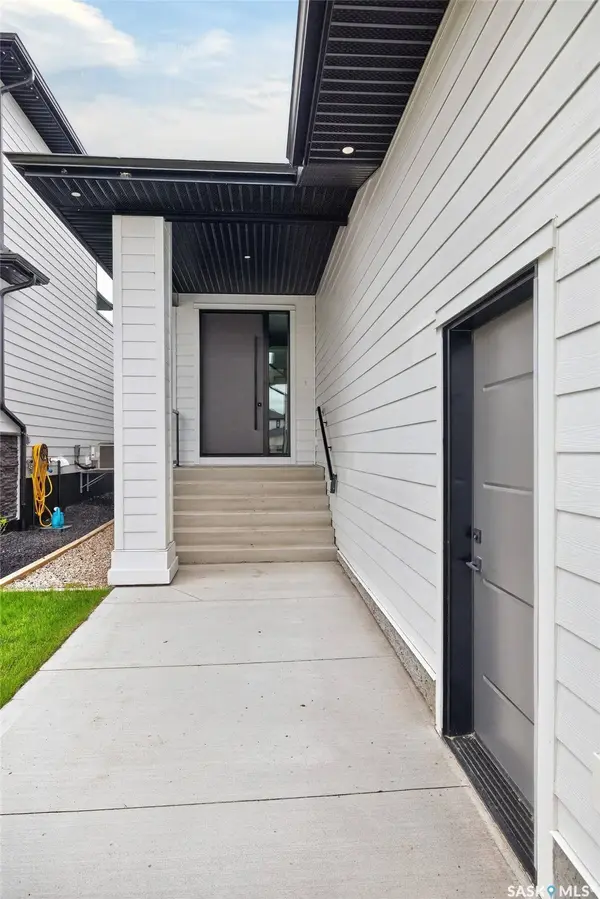 428 Woolf BND, Saskatoon, SK S7W 1E5