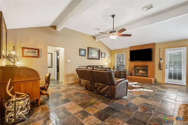 1106 Amanda, Canyon Lake, TX 78133