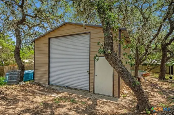 1106 Amanda, Canyon Lake, TX 78133