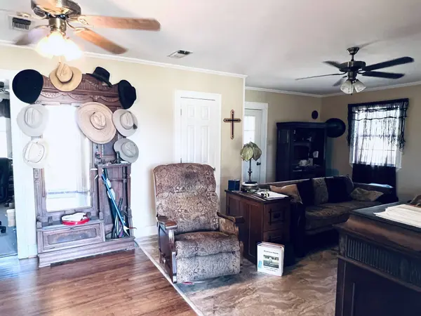 706 County Road 4599, Boyd, TX 76023