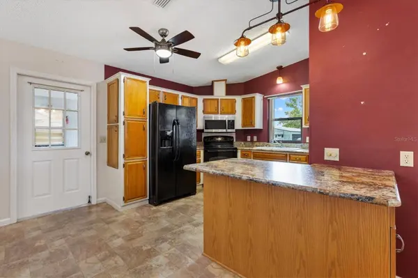 1532 E SCHWARTZ BLVD, Lady Lake, FL 32159