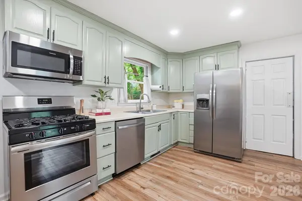 5060 Suwarrow CIR, Tega Cay, SC 29708
