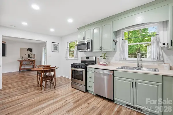 5060 Suwarrow CIR, Tega Cay, SC 29708
