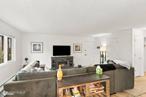 12621 Tanada LOOP, Anchorage, AK 99516
