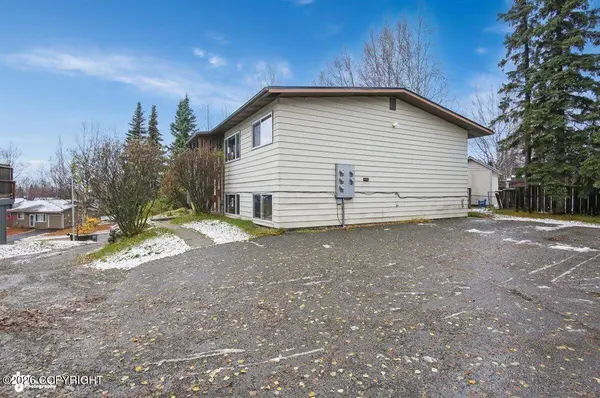 12621 Tanada LOOP, Anchorage, AK 99516