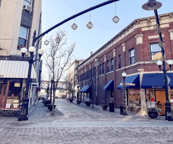 What to Know Before Moving to Oak Park, IL: Expert Local Advice