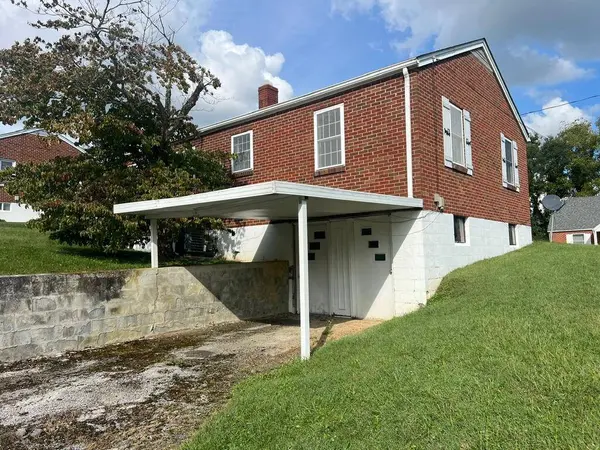 612 Henry St, Marion, VA 24354