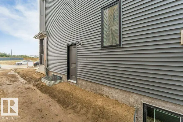3287 GRANVILLE DR NW, Edmonton, AB T5T 7Z3