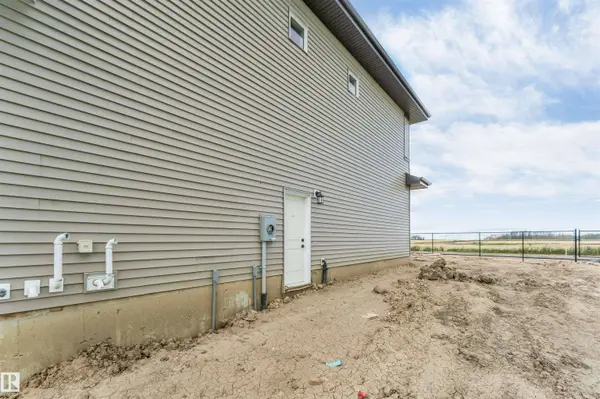 208 Falcon CR, Leduc, AB T0B 3M3