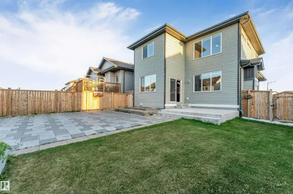 1264 25 AV NW, Edmonton, AB T6T 2E5