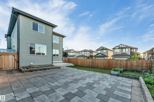 1264 25 AV NW, Edmonton, AB T6T 2E5