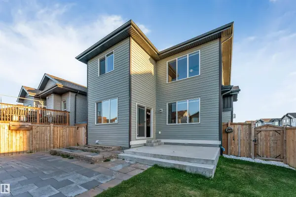 1264 25 AV NW, Edmonton, AB T6T 2E5