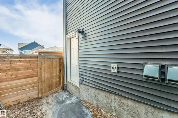266 CHARLESWORTH DR SW, Edmonton, AB T6X 2P4