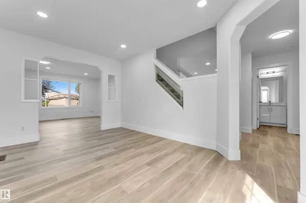 336 WILD ROSE WY NW, Edmonton, AB T6T 1P3