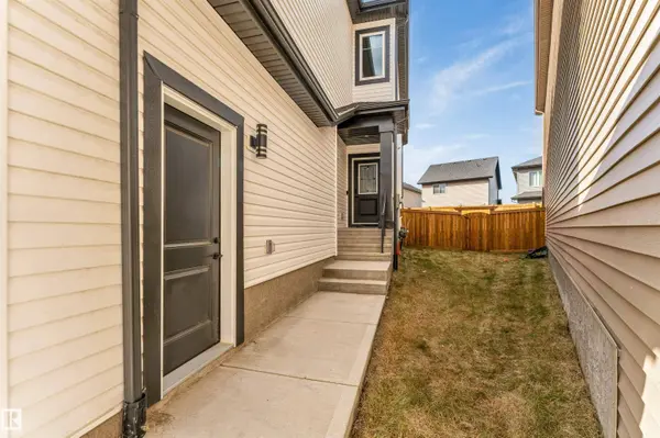 1428 11 AV NW, Edmonton, AB T6T 2W4