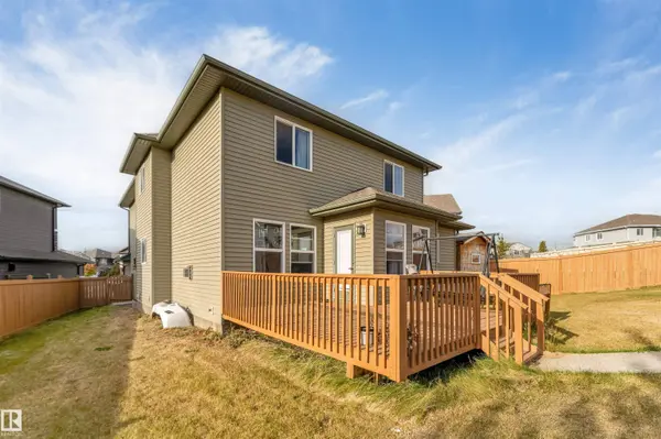 707 40 AV NW, Edmonton, AB T6T 0T3