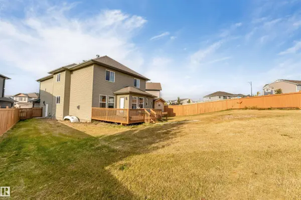 707 40 AV NW, Edmonton, AB T6T 0T3