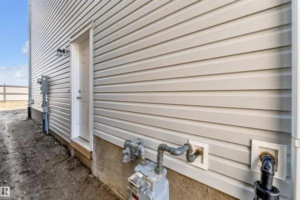 4610 72 AV, Beaumont, AB T4X 3B1