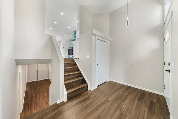 190 Coverdale RD NE, Calgary, AB T3K4J7