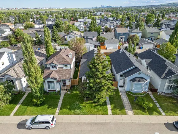 190 Coverdale RD NE, Calgary, AB T3K4J7