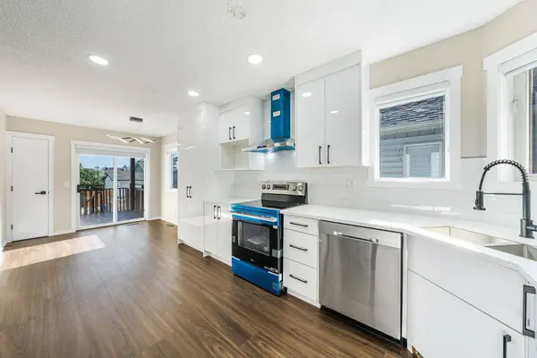 190 Coverdale RD NE, Calgary, AB T3K4J7