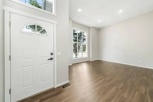 190 Coverdale RD NE, Calgary, AB T3K4J7