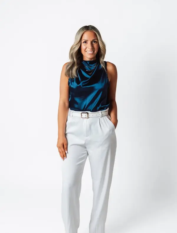 christina-standing-form