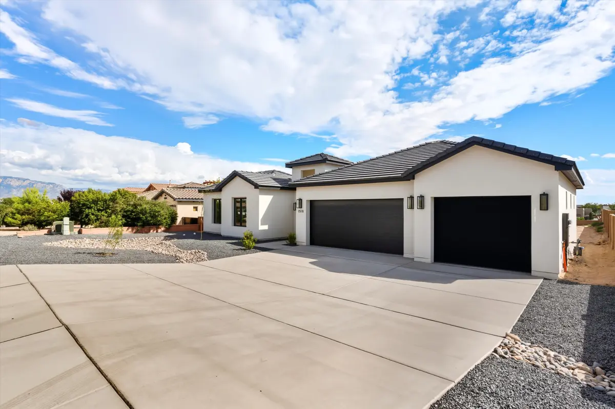1518 20th Ave SE, Rio Rancho, NM 87124