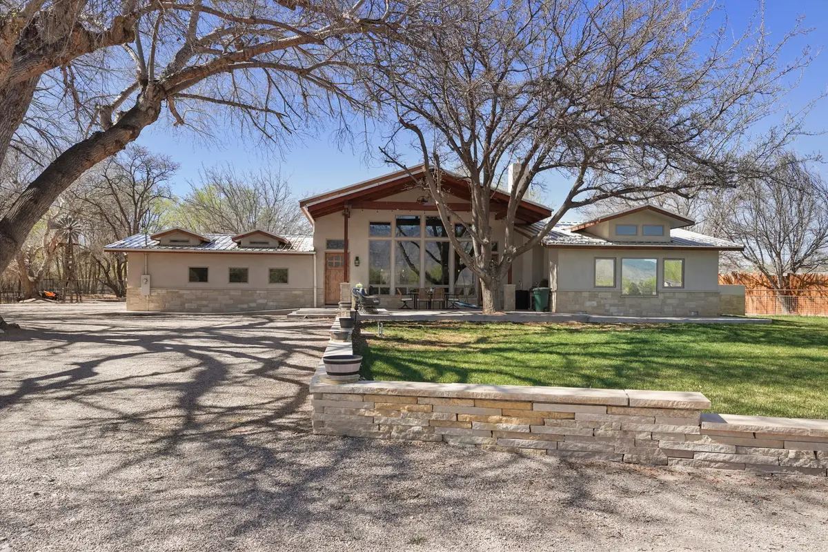 6735 Corrales Rd, Corrales, NM 87048-9030