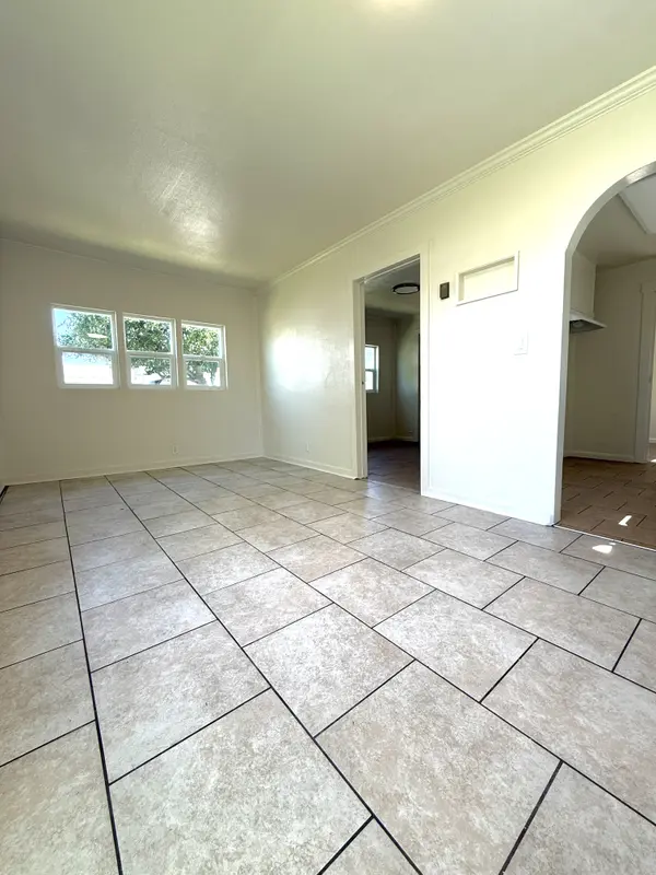 2824 C St, Selma, CA 93662-2806