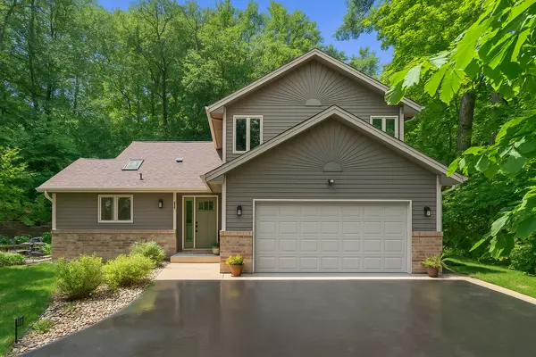 15 Magnolia Ln N, Plymouth, MN 55441-5707