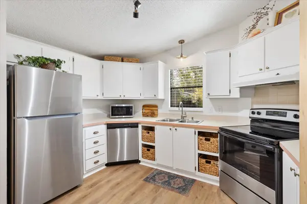 520 St Andrews Blvd, Lady Lake, FL 32159-2256