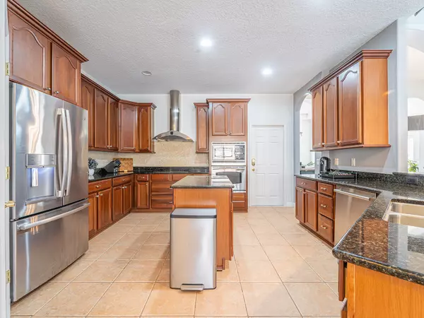 7637 St Stephens Ct, Orlando, FL 32835-6527